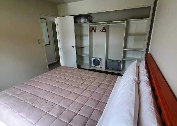 Kuituna On The Canal Villa, 3 Bedrooms Holiday home Rotorua