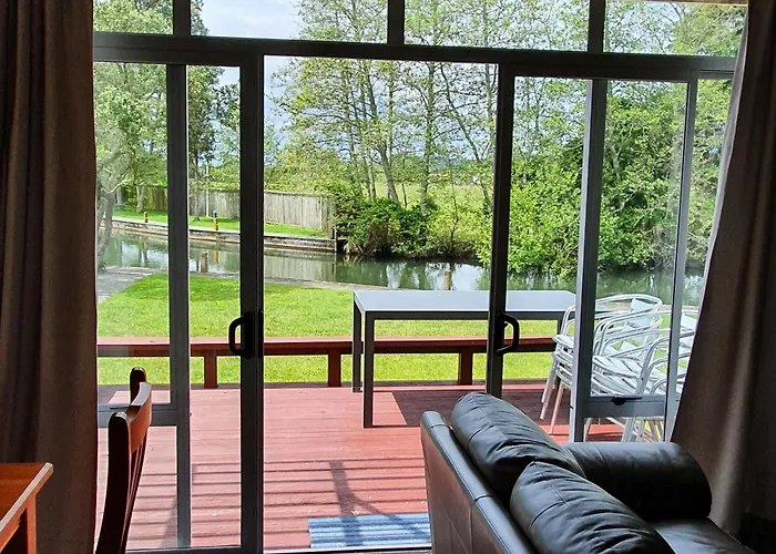 Kuituna On The Canal Villa, 3 Bedrooms *